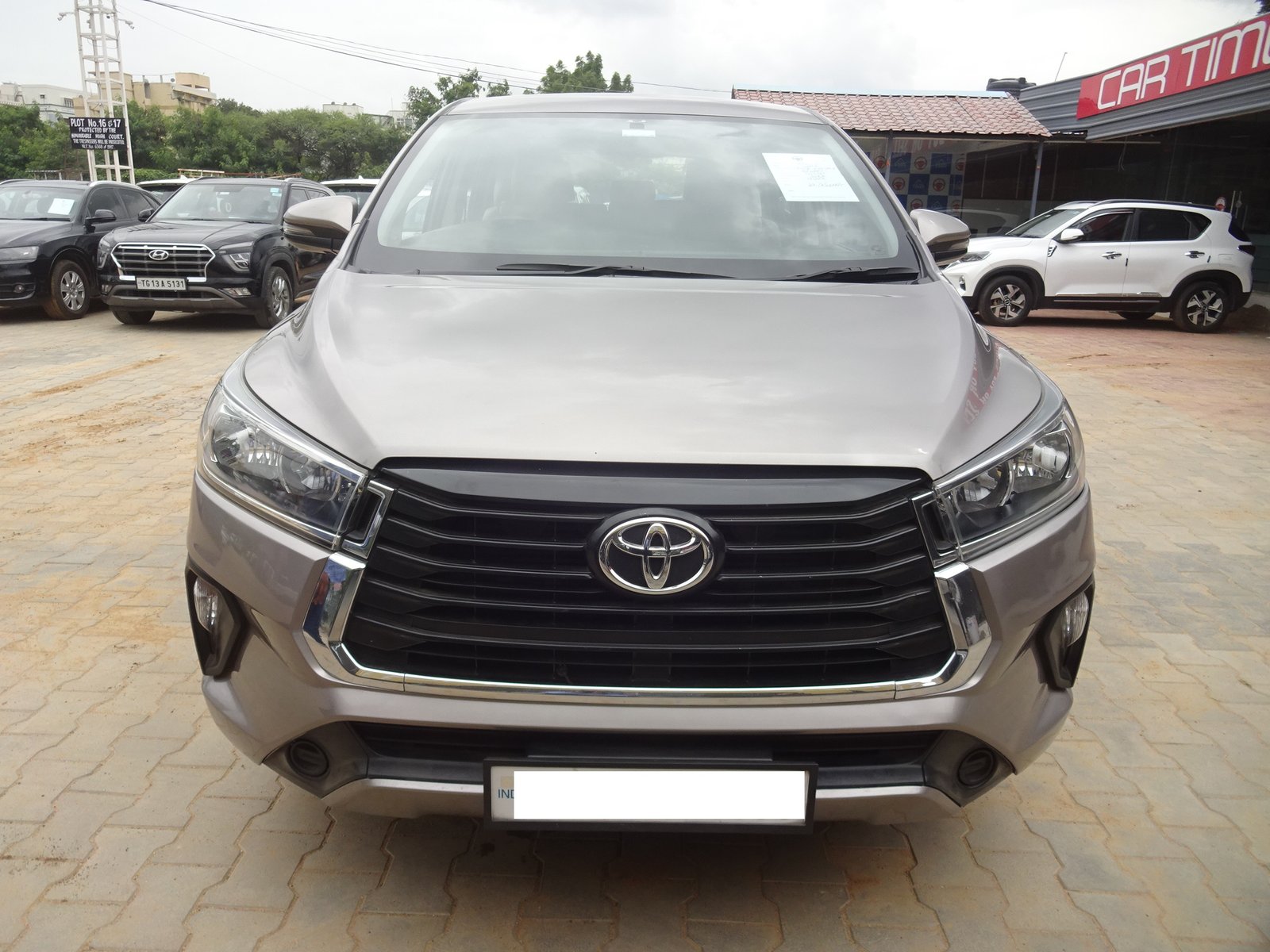 Innova Crysta 2.4 G 8STR