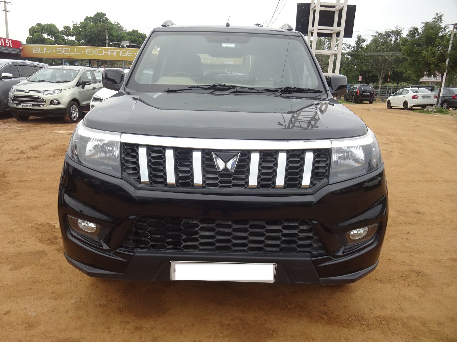 Mahindra Bolero Neo N10