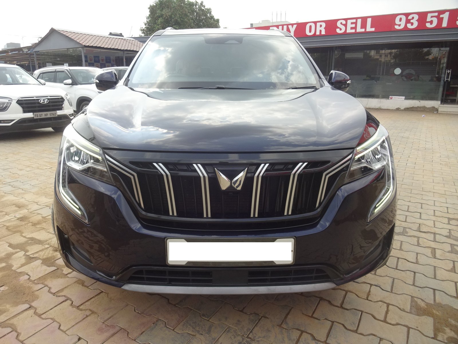 Mahindar Xuv 700 AX7